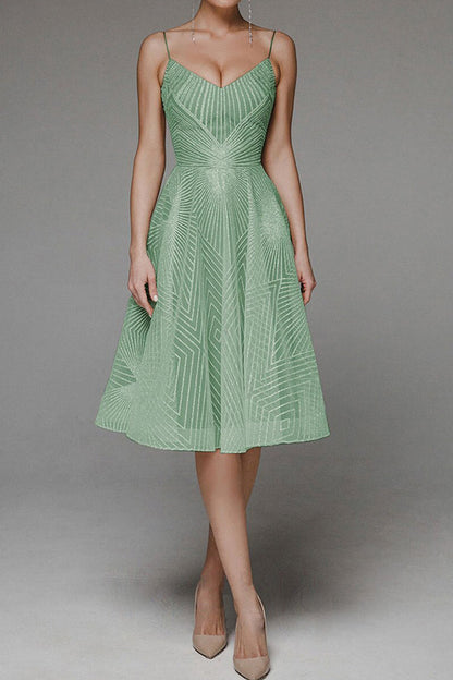 CM | Vestido midi estructurado con tirantes estrechos