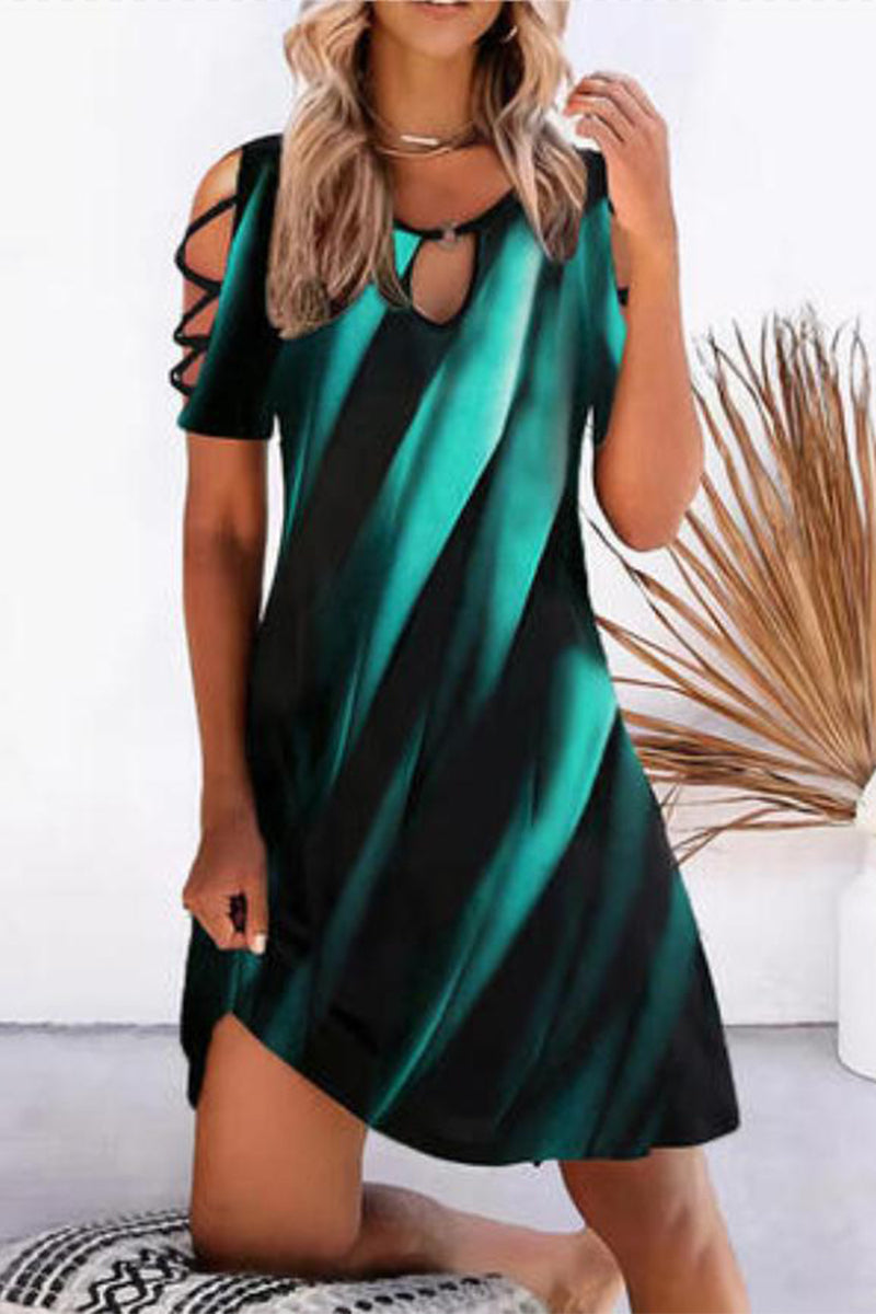 CM | Vestido corto con recortes y estampado de hojas