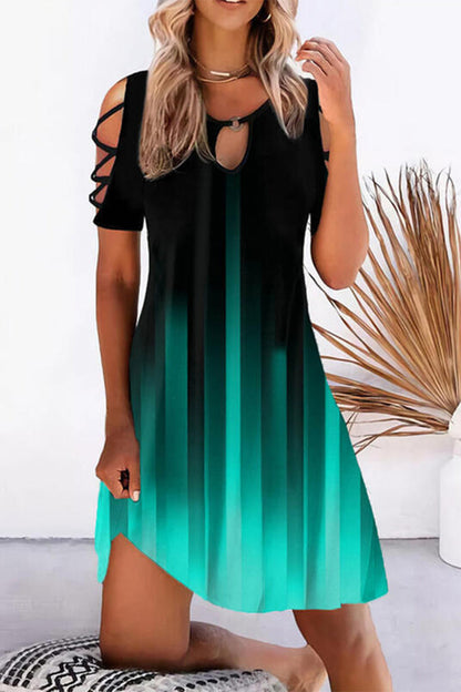 CM | Vestido corto con recortes y estampado de hojas