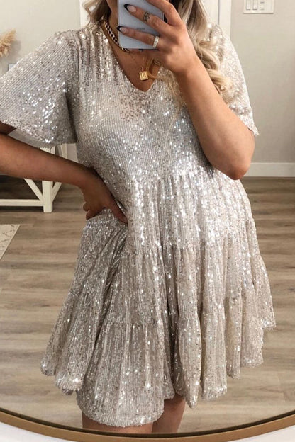 CM | Vestido corto de lentejuelas con volantes
