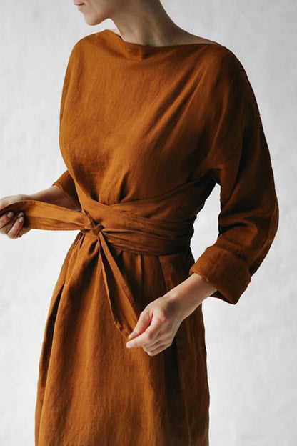 CM | Vestido midi de lino con cinturón