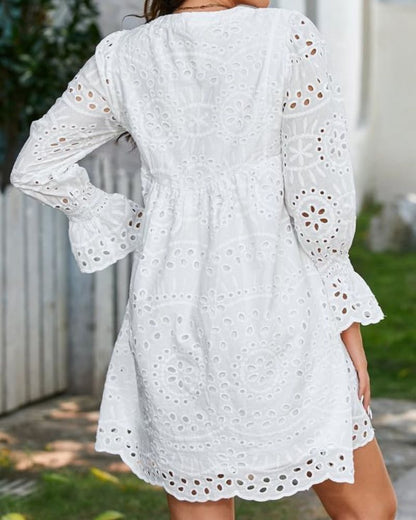 CM | Vestido corto de encaje con encanto atemporal