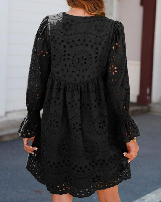 CM | Vestido corto de encaje con encanto atemporal