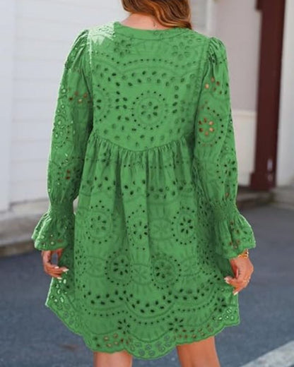 CM | Vestido corto de encaje con encanto atemporal