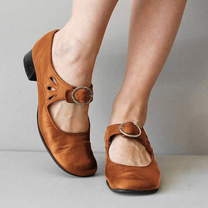 CM | SANDALIAS DE CUÑA DE PIEL CON HEBILLA