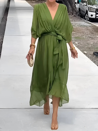 CM | Vestido midi atemporal en un look envolvente