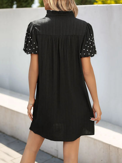 CM | Minivestido texturizado con escote en V y manga corta