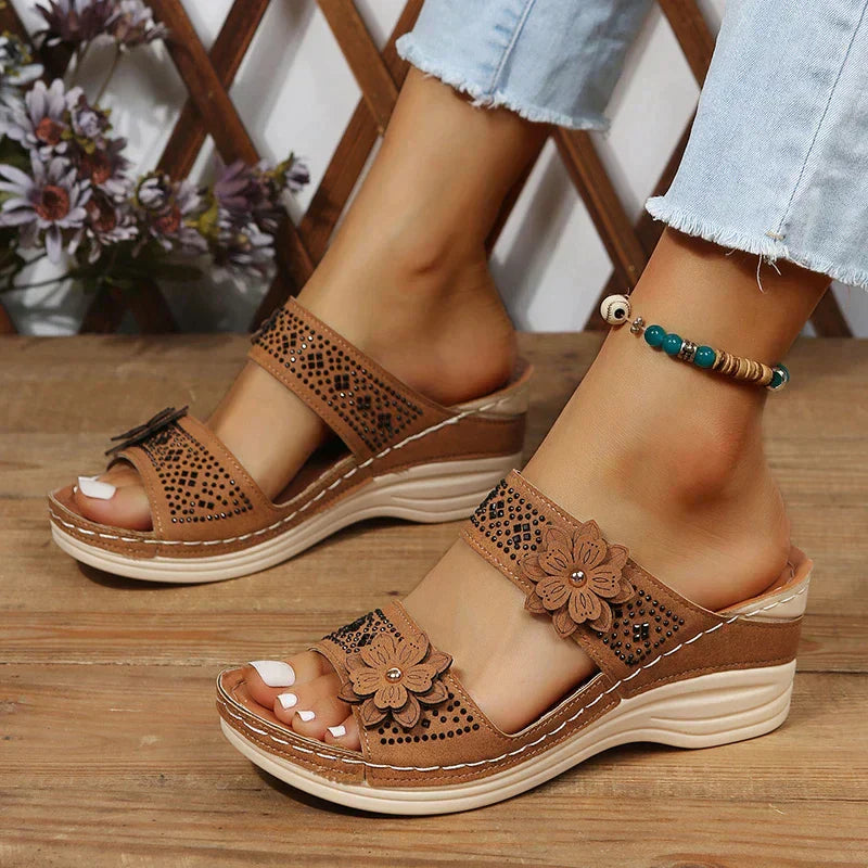 CM | Sandalias ortopédicas con cuña de flores
