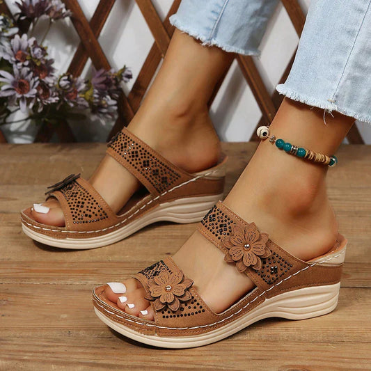 CM | Sandalias ortopédicas con cuña de flores