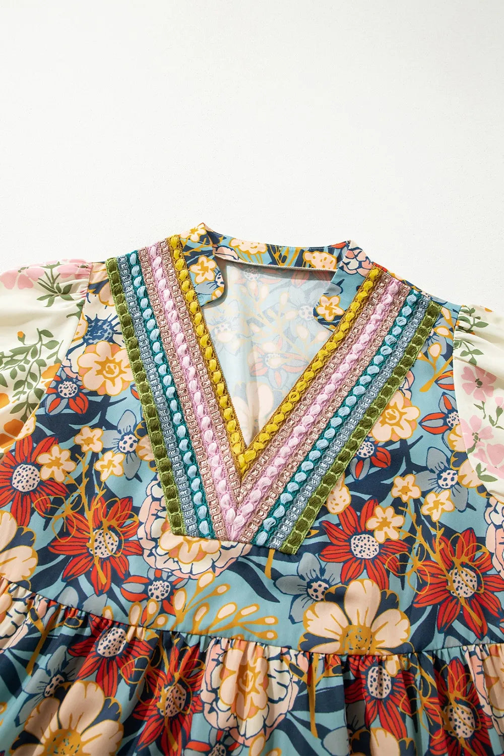 CM | Minivestido estampado con mangas de muesca y volantes