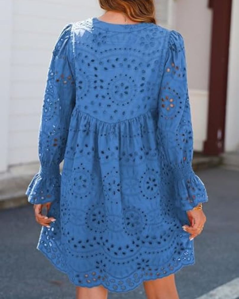 CM | Vestido corto de encaje con encanto atemporal
