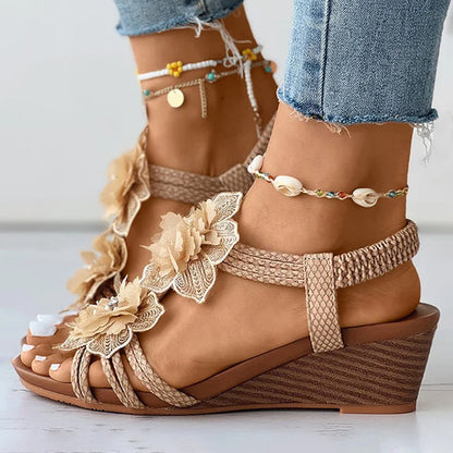 CM | Sandalias de cuña con adorno floral