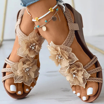 CM | Sandalias de cuña con adorno floral