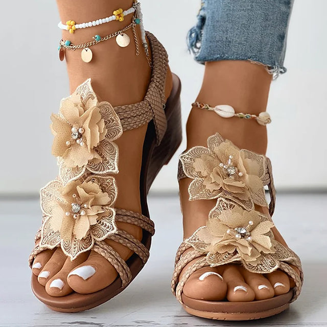 CM | Sandalias de cuña con adorno floral
