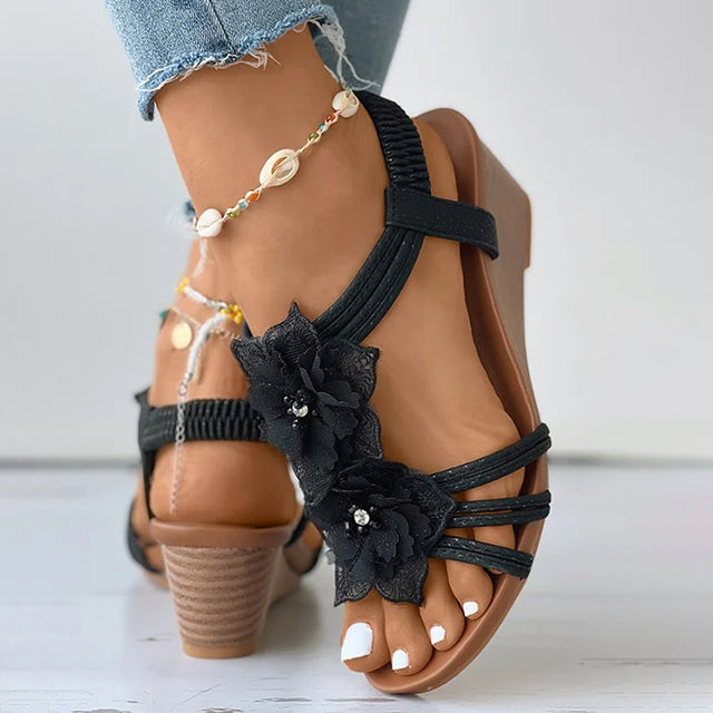 CM | Sandalias de cuña con adorno floral