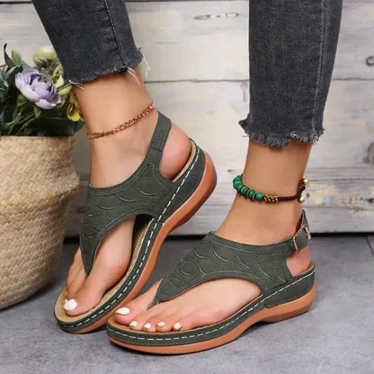 CM | Sandalias de piel de moda para el verano