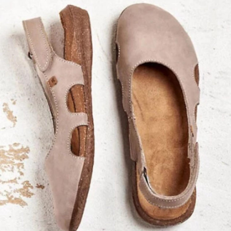 CM | Sandalias con tiras en la espalda