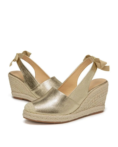 CM | Sandalias Con Hebilla En Color Dorado