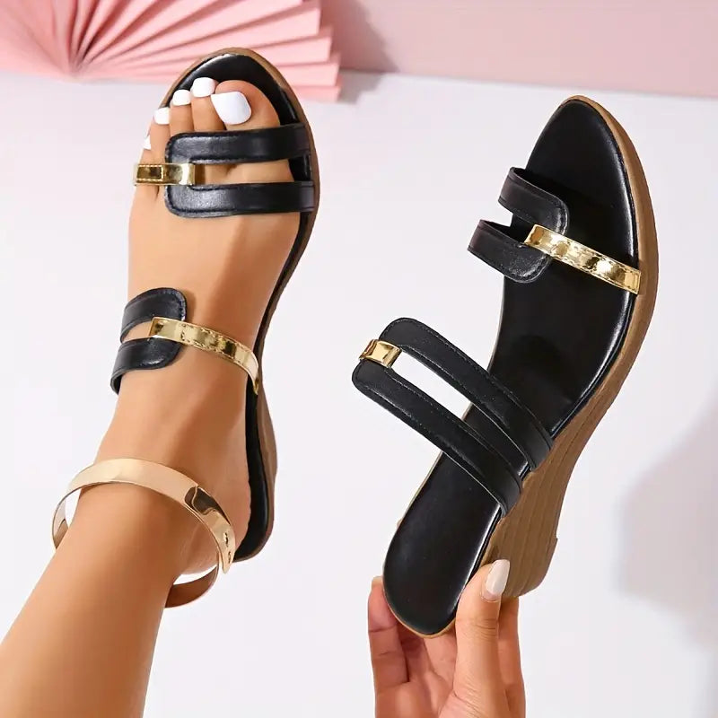 CM | Sandalias con tacón bajo de cuña