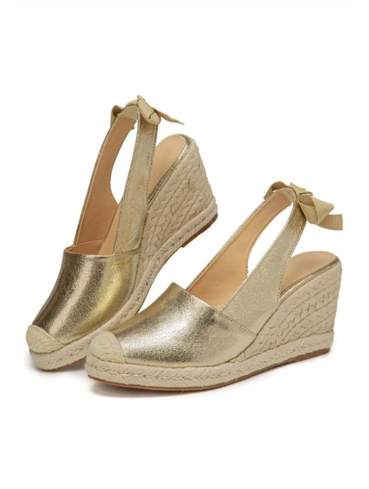 CM | Sandalias Con Hebilla En Color Dorado