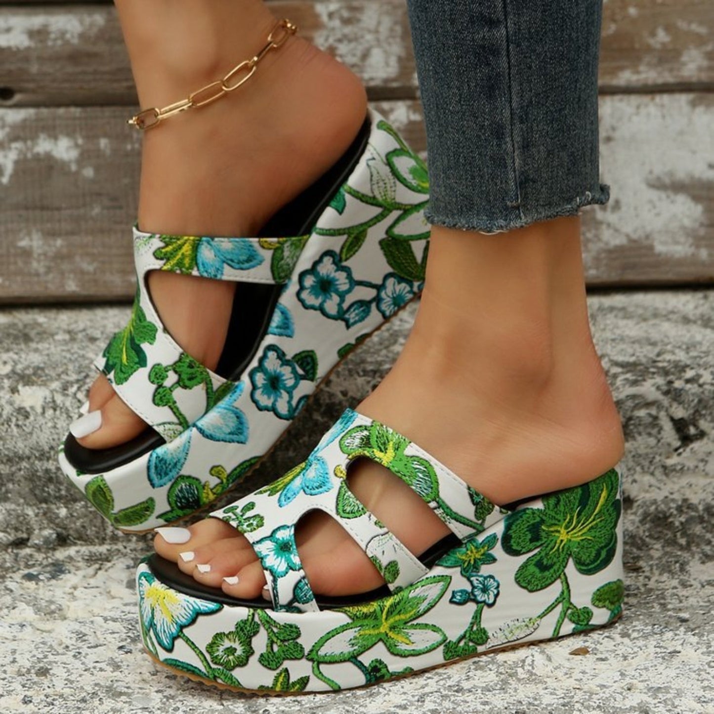 CM | Sandalias peep toe florales recortadas