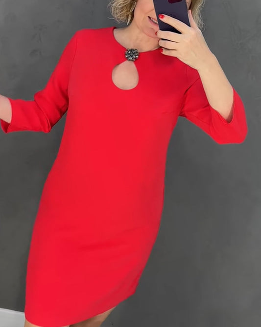 CM | Elegante vestido monocolor con escote