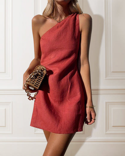 CM | Minivestido chic de cuello halterneck