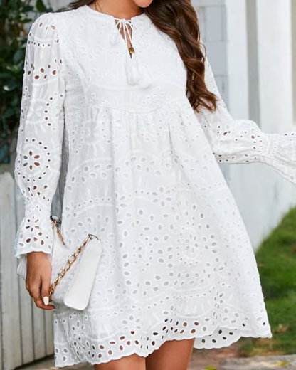 CM | Vestido corto de encaje con encanto atemporal