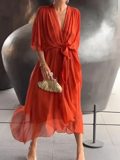 CM | Vestido midi atemporal en un look envolvente