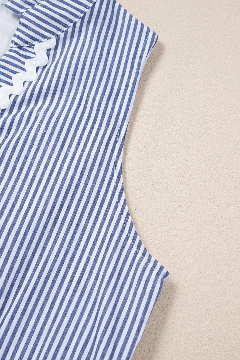 CM | Stripe Mini vestido sin mangas y con escote de pico
