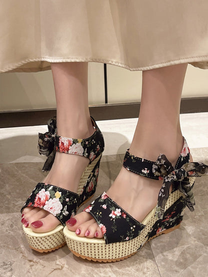 CM | | Sandalias de tacón con cordones florales