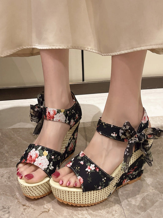 CM | | Sandalias de tacón con cordones florales