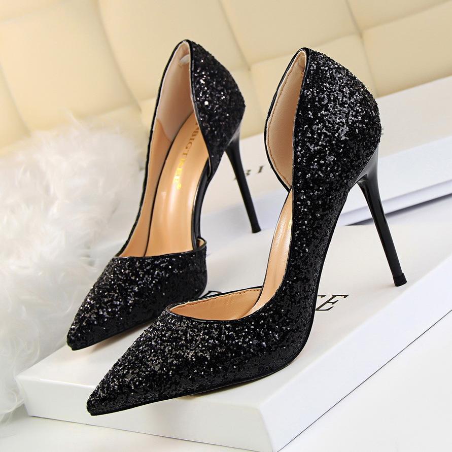 CM | Elegantes tacones de aguja con purpurina