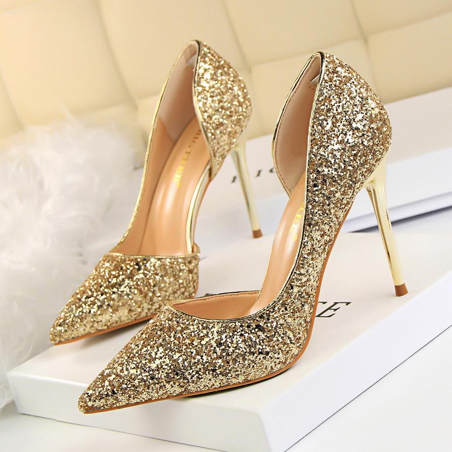 CM | Elegantes tacones de aguja con purpurina