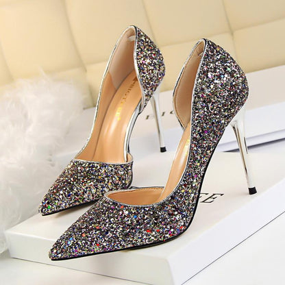 CM | Elegantes tacones de aguja con purpurina