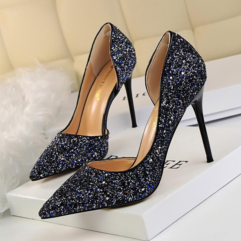 CM | Elegantes tacones de aguja con purpurina