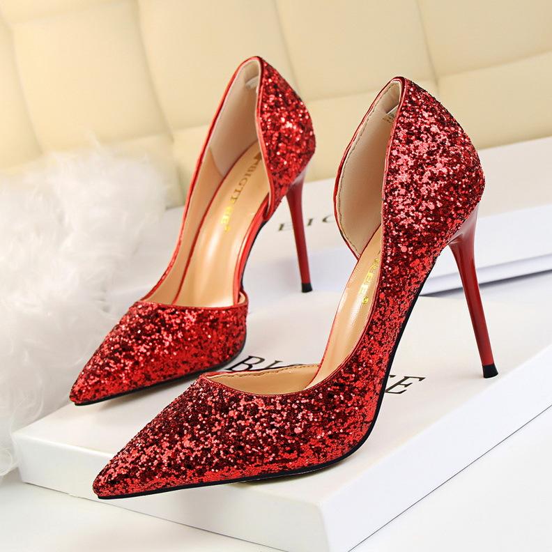 CM | Elegantes tacones de aguja con purpurina