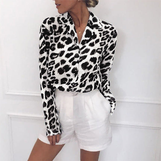 CM | Elegante blusa de manga larga con estampado de leopardo y cuello vuelto
