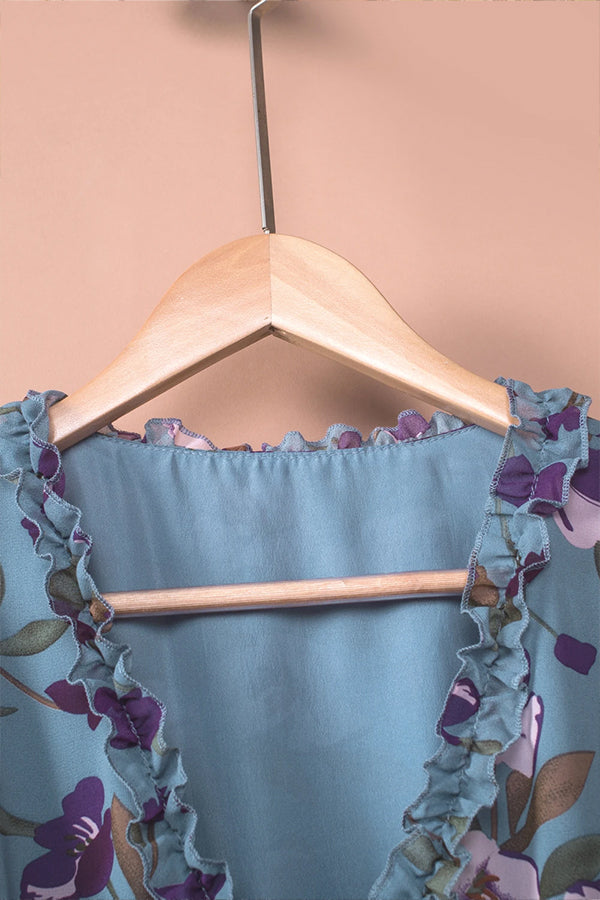 CM | Maxi vestido azul claro con estampado floral y ribete de volantes