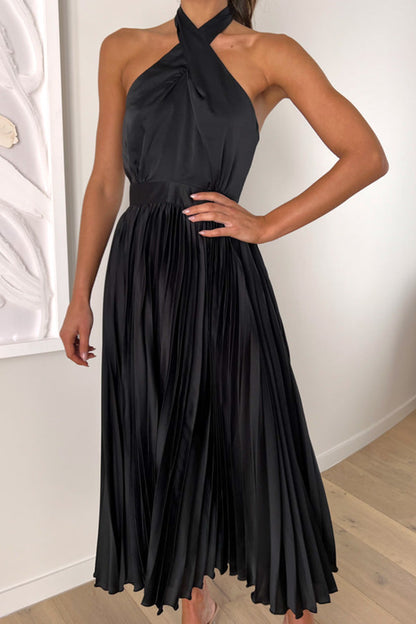 CM | Beaming Smile vestido midi plisado de satén con cuello halterneck