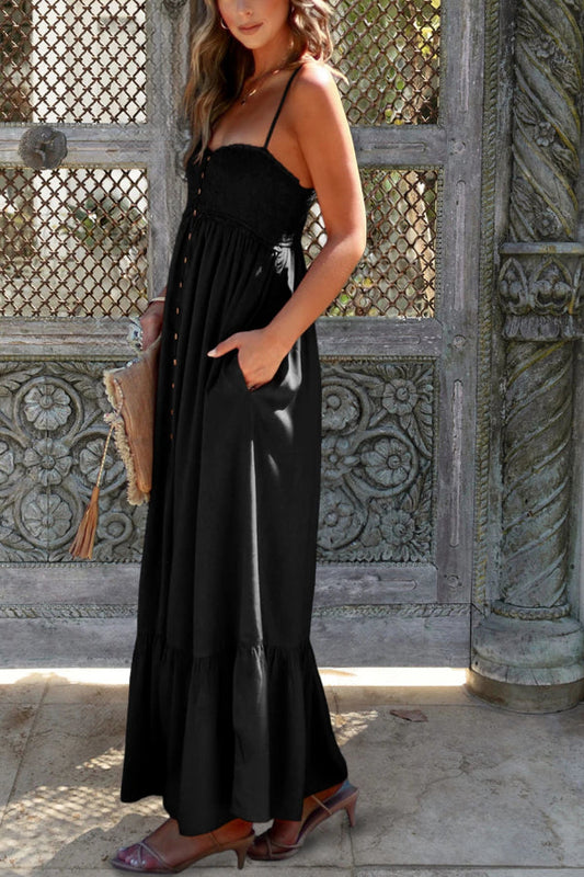 CM | maxi vestido negro con tirantes y botones fruncidos