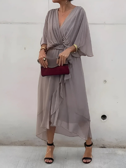 CM | Vestido midi atemporal en un look envolvente