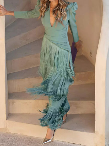 CM | Vestido largo con mangas largas, escote en V y detalle de flecos en el bajo