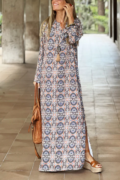 CM | Vestido largo con cuello en V y abertura estampada