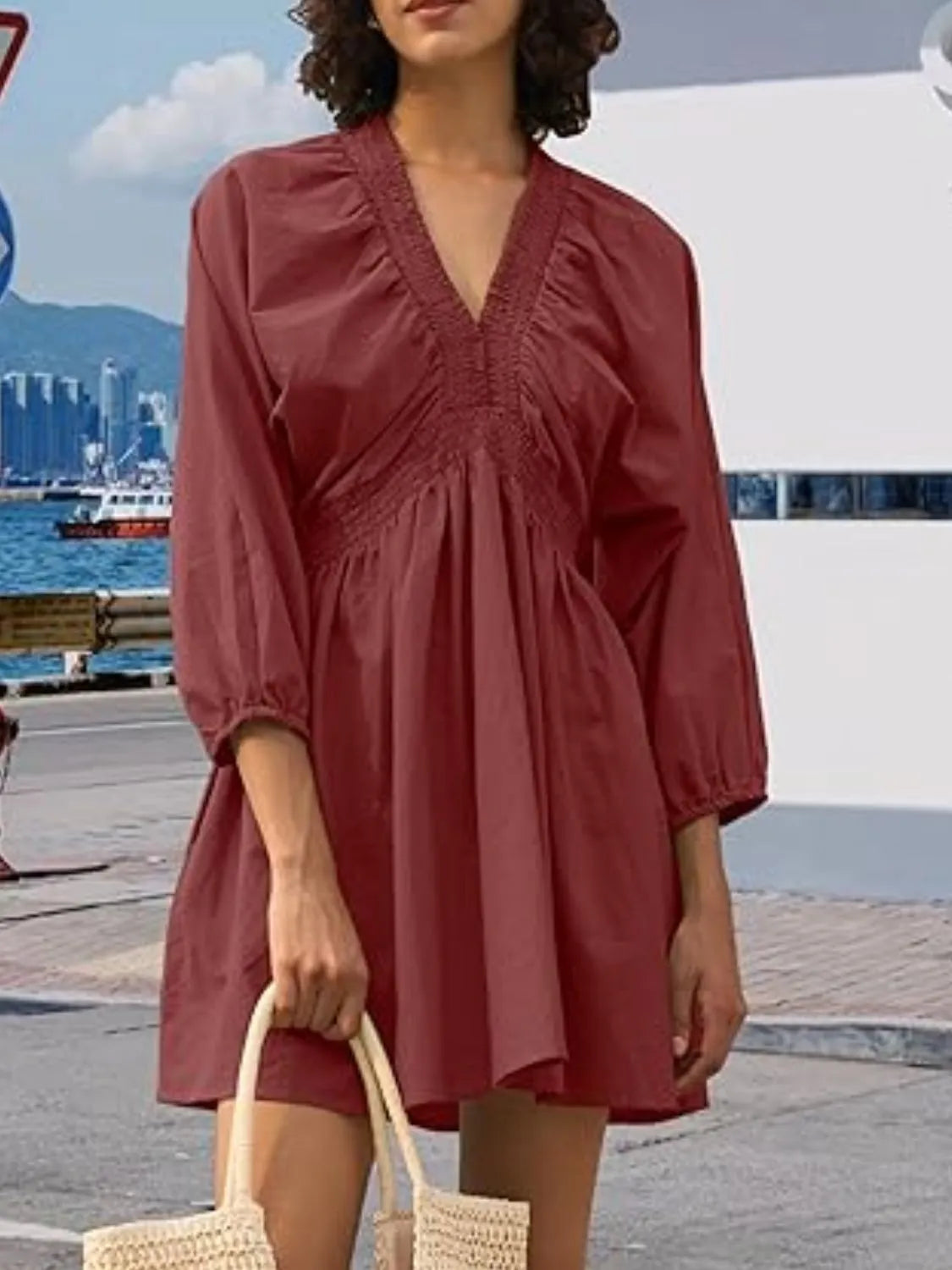 CM | Minivestido texturizado con escote en V