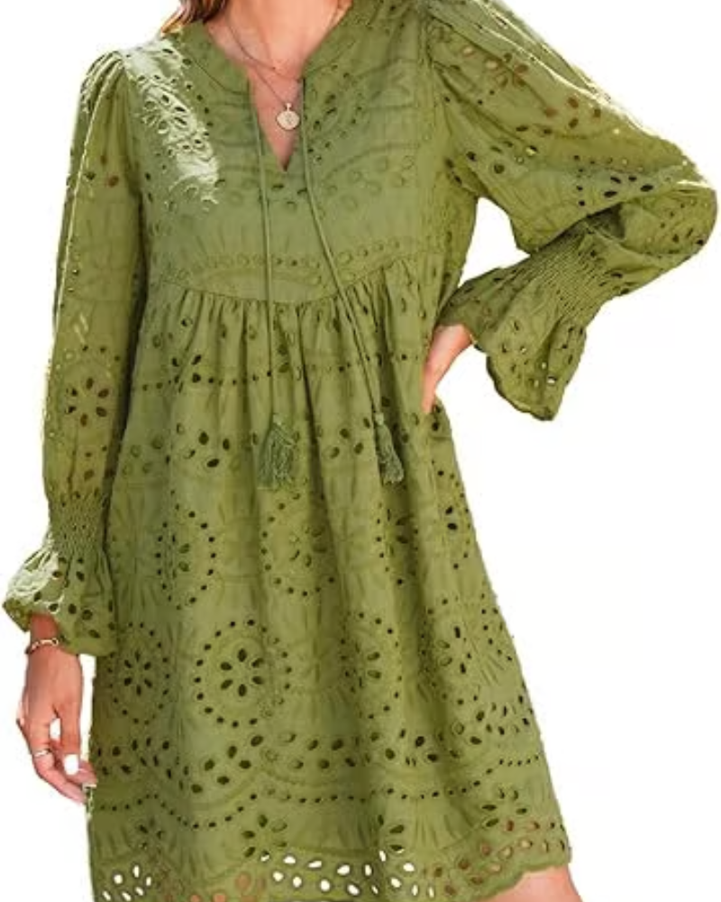 CM | Vestido corto de encaje con encanto atemporal