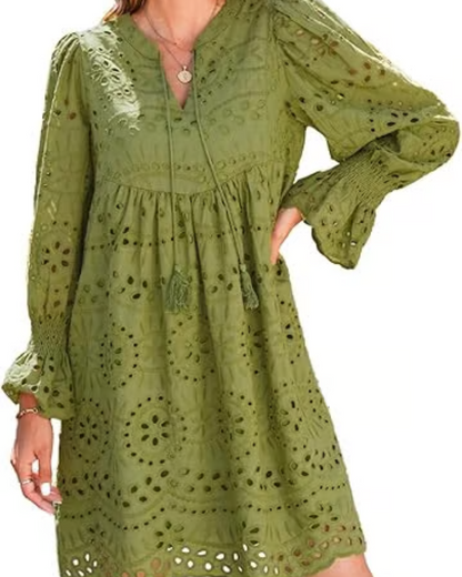 CM | Vestido corto de encaje con encanto atemporal