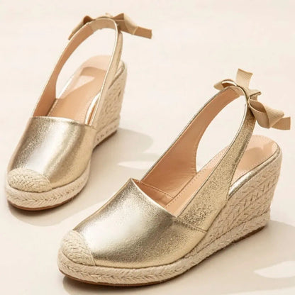 CM | Sandalias Con Hebilla En Color Dorado