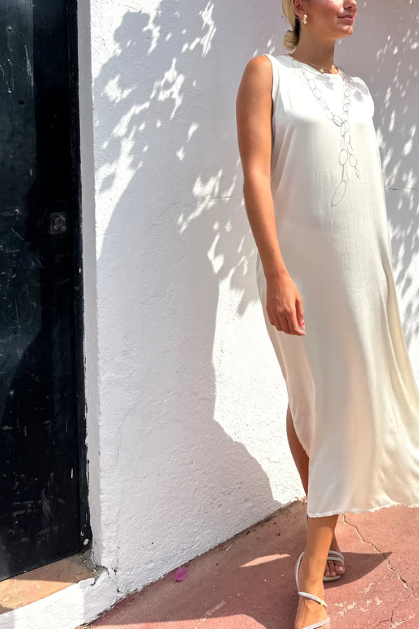 CM | Vestido midi de satén con detalle de costuras
