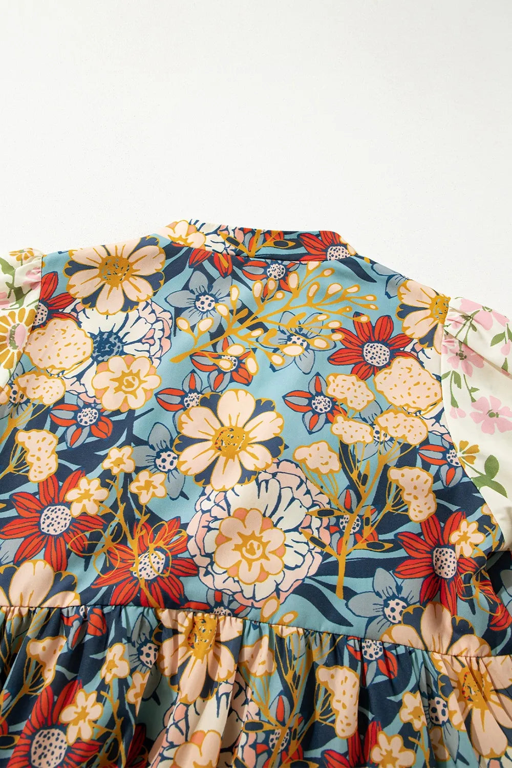 CM | Minivestido estampado con mangas de muesca y volantes